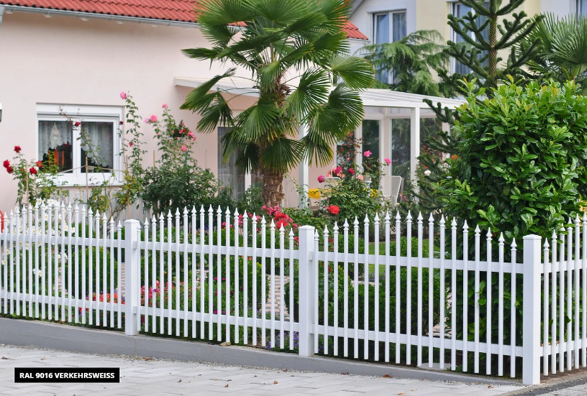 Aluminiumzaun-Alupreisfux-Neuried Weißer Aluminiumzaun, Modell Frankfurt von Alupreisfux in Neuried.