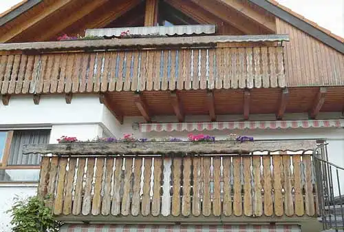 Balkon-alt-ohne-aluminium-balkonbretter
